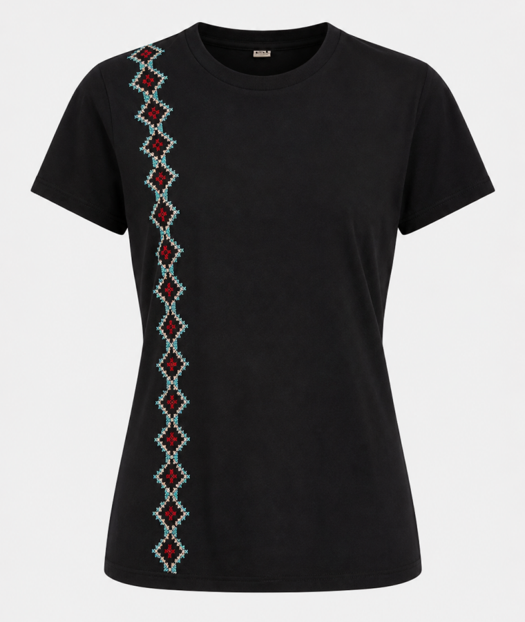 Playera con bordado a mano
