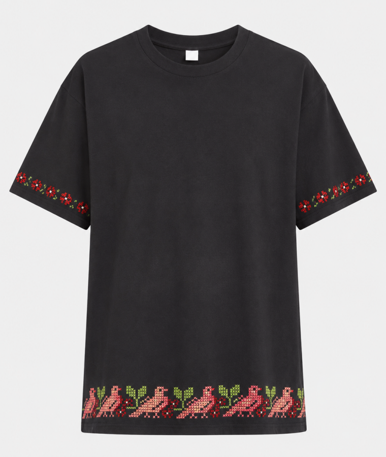 Playera con bordado a mano